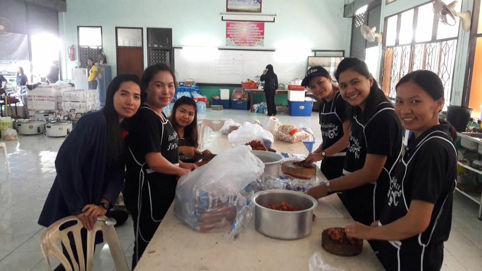 จังหวัดราชบุรี ^__^ วันที่ 12 กุมภาพันธ์ 2559 บรรยากาศในงานมหกรรมราชบุรี ภุมิปัญญารท้องถิ่น ของดีของกินอร่อย ณ ศูนย์การค้าฟิวเจอร์ปาร์ค วันนี้เป็นวันที่ 3 ยังคงขายดิบขายดีกันถ้วนหน้า