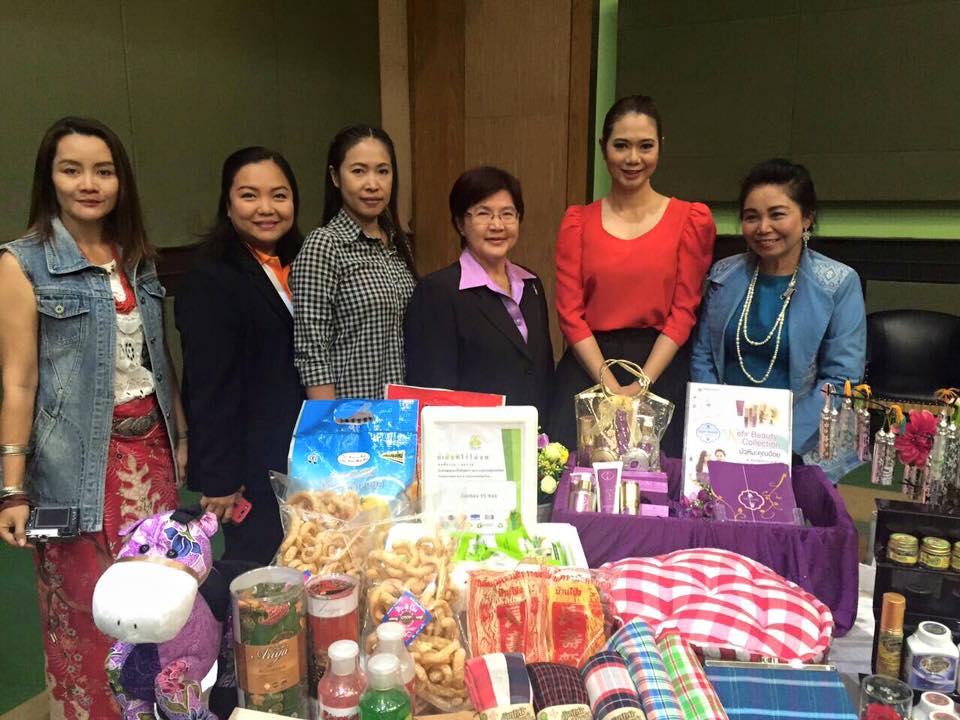 28 มีนาคม 2559  จังหวัดราชบุรี เตรียมความพร้อมโครงการหมู่บ้าน OTOP เพื่อการท่องเที่ยวปี 2559 ร่วมกับผู้นำชุมชนกลุ่มองค์กรในหมู่ที่ 6 บ้านวัดปรกเจริญ อำเภอดำเนินสะดวก จังหวัดราชบุรี ผู้นำอช.และภาคีเครือข่าย ปลัดอบต.วัฒนธรรม สาธารณสุข  กศน.เข้าร่วม