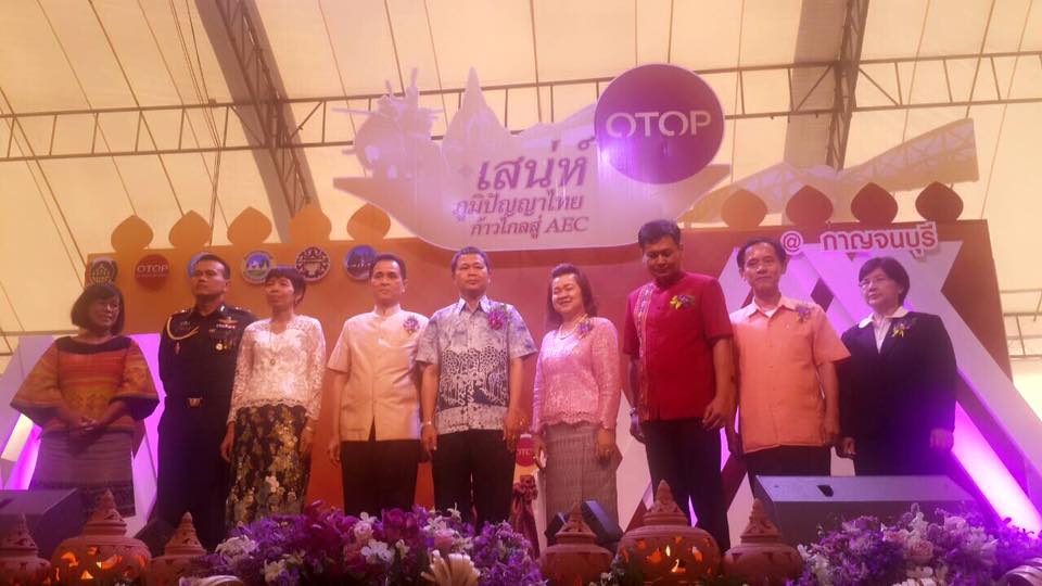 จังหวัดราชบุรี >>> วันที่ 1 เมษายน 2559 เวลา 09.30 น. นายสุรพล แสวงศักดิ์ ผู้ว่าราชการจังหวัดราชบุรี เป็นประธานในการทอดผ้าป่ากองทุนพัฒนาเด็กชนบทจังหวัดราชบุรีในพระราชูปถัมภ์สมเด็จพระเทพรัตนราชสุดาสยามบรมราชกุมารี ณ วัดมหาธาตุวรวิหาร ตำบลหน้าเมือง อำเภอเมื