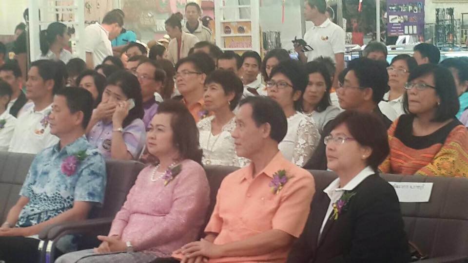 จังหวัดราชบุรี >>> วันที่ 1 เมษายน 2559 เวลา 09.30 น. นายสุรพล แสวงศักดิ์ ผู้ว่าราชการจังหวัดราชบุรี เป็นประธานในการทอดผ้าป่ากองทุนพัฒนาเด็กชนบทจังหวัดราชบุรีในพระราชูปถัมภ์สมเด็จพระเทพรัตนราชสุดาสยามบรมราชกุมารี ณ วัดมหาธาตุวรวิหาร ตำบลหน้าเมือง อำเภอเมื