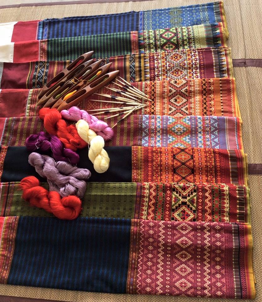 จังหวัดราชบุรี >>> วันที่ 1 เมษายน 2559 เวลา 09.30 น. นายสุรพล แสวงศักดิ์ ผู้ว่าราชการจังหวัดราชบุรี เป็นประธานในการทอดผ้าป่ากองทุนพัฒนาเด็กชนบทจังหวัดราชบุรีในพระราชูปถัมภ์สมเด็จพระเทพรัตนราชสุดาสยามบรมราชกุมารี ณ วัดมหาธาตุวรวิหาร ตำบลหน้าเมือง อำเภอเมื