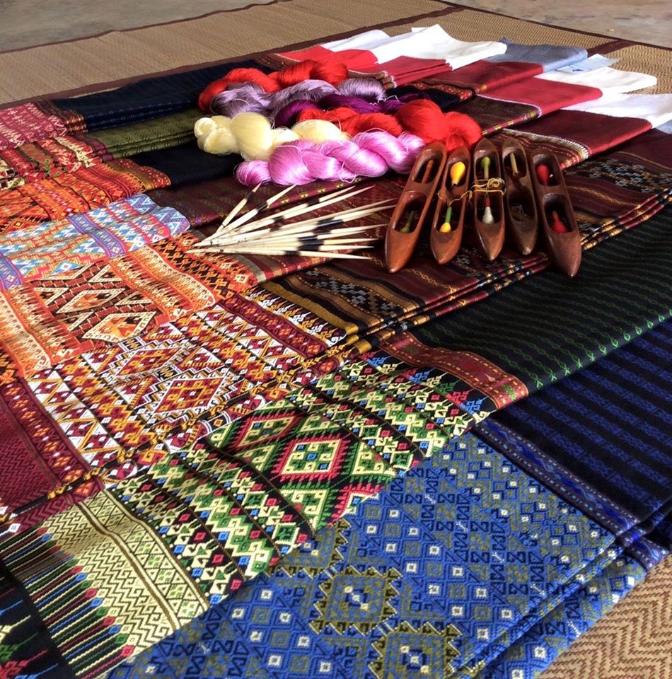 จังหวัดราชบุรี >>> วันที่ 1 เมษายน 2559 เวลา 09.30 น. นายสุรพล แสวงศักดิ์ ผู้ว่าราชการจังหวัดราชบุรี เป็นประธานในการทอดผ้าป่ากองทุนพัฒนาเด็กชนบทจังหวัดราชบุรีในพระราชูปถัมภ์สมเด็จพระเทพรัตนราชสุดาสยามบรมราชกุมารี ณ วัดมหาธาตุวรวิหาร ตำบลหน้าเมือง อำเภอเมื