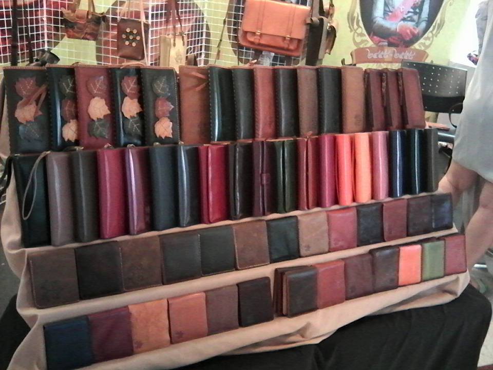 จังหวัดราชบุรี >>> วันที่ 30 มีนาคม 2559 เวลา 09.30 น.นายสุรพล แสวงศักดิ์ ผู้ว่าราชการจังหวัดราชบุรี มอบโล่รางวัล และประกาศเกียรติคุณ ในการประกวดบูธ OTOP ในงาน ท่องเที่ยวราชบุรี ของดีเมืองโอ่ง ปี 2559 โดยอำเภอที่ชนะเลิศ ได้แก่ อำเมืองราชบุรี รองชนะเลิศอัน