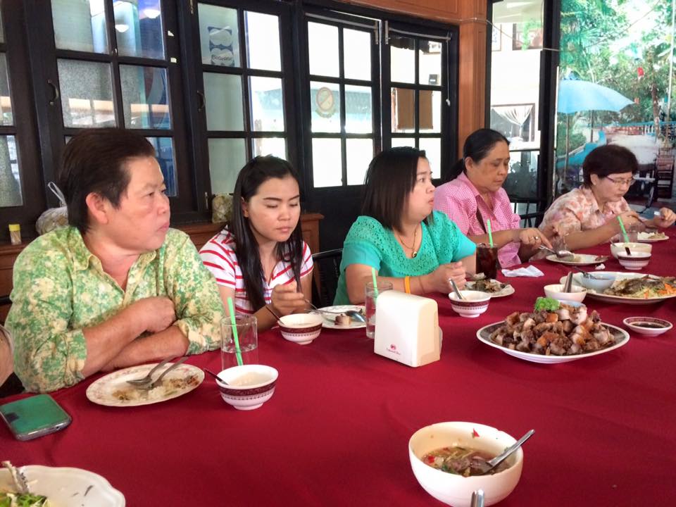 จังหวัดราชบุรี O__~ นางสายพิน  โพธินวล หัวหน้ากลุ่มงานส่งเสริมการพัฒนาชุมชน พร้อมด้วยหัวหน้ากลุ่มงาน/ฝ่าย พัฒนาการอำเภอ และนักวิชาการพัฒนาชุมชนจังหวัด ร่วมให้การต้อนรับ นายไพบูลย์  บูรณสันติ พัฒนาการจังหวัดราชบุรี ในโอกาสที่เดินทางปฏิบัติหน้าที่ จังหวัดรา