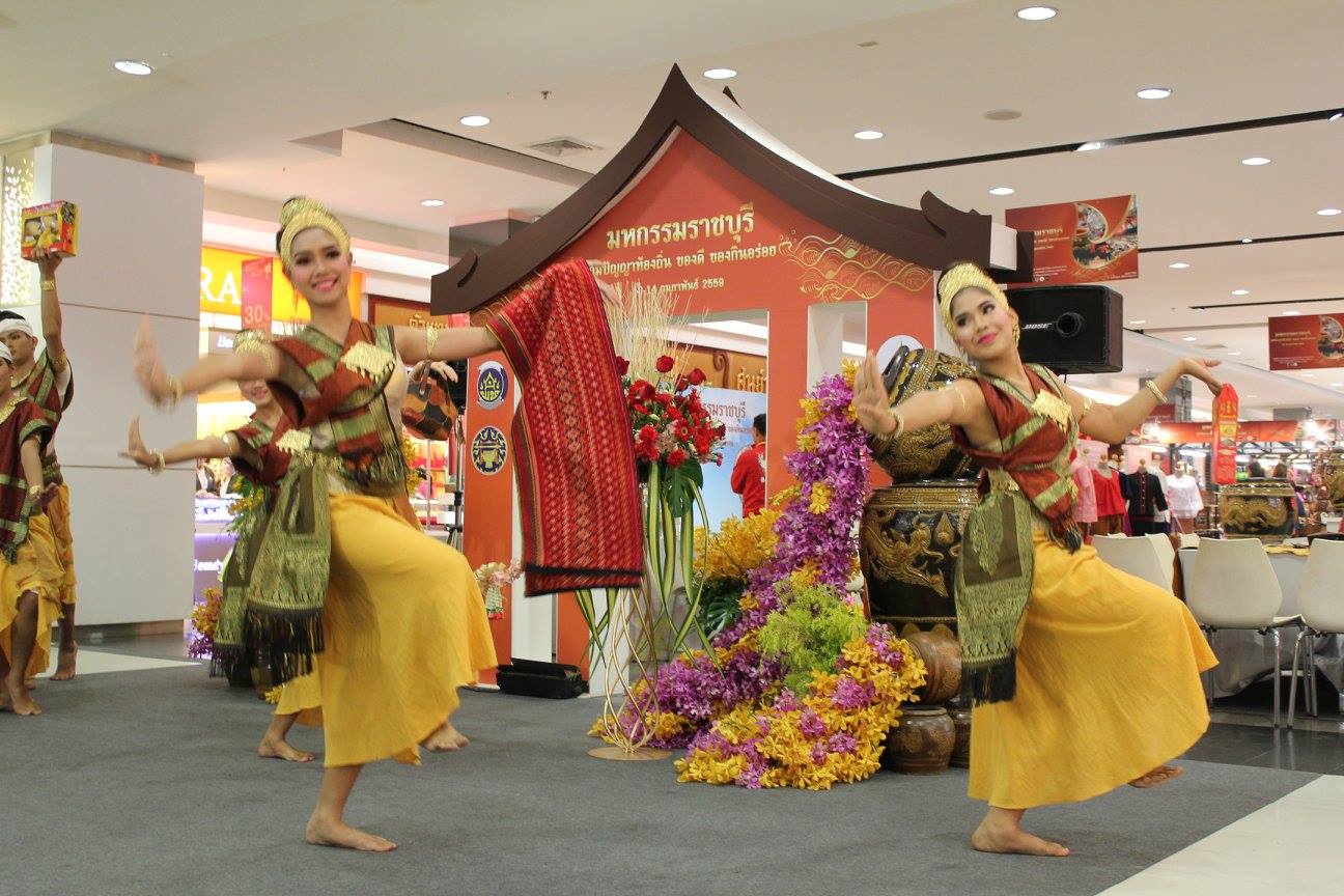 จังหวัดราชบุรี ^__^ วันที่ 11 กุมภาพันธ์ 2559 เวลา 15:00 น. นายสุรพล แสวงศักดิ์ ผู้ว่าราชการจังหวัดราชบุรี มอบหมายให้นายไพบูลย์ บูรณสันติ พัฒนาการจังหวัดราชบุรี เป็นประธานเปิดงานมหกรรมราชบุรี ภูมิปัญญาท้องถิ่น ของดี ของกินอร่อย ณ บริเวณโซนร้านทอง ศูนย์การ