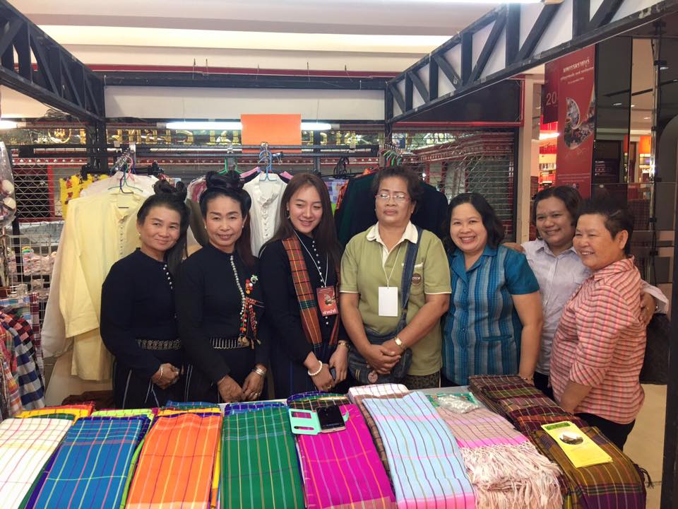 จังหวัดราชบุรี>>5 เม.ย.59 นางสาวนิภา ทองก้อน หัวหน้ากลุ่มงานสารสนเทศ พร้อมเจ้าหน้าที่จากกลุ่มงานสารสนเทศฯ ดำเนินงานเพิ่มประสิทธิภาพและขยายผลโครงการ IQL ให้แก่พัฒนาการอำเภอและพัฒนากรทุกท่าน (โซนตะวันตก) จากอำเภอจอมบึง,สวนผึ้ง และอำเภอบ้านคา ณ ภูผาผึ้งรีสอร