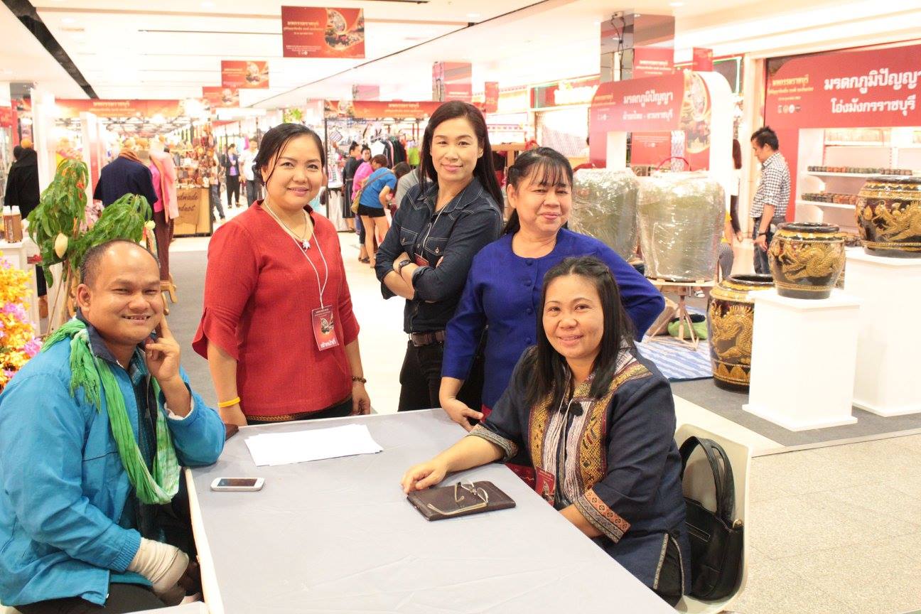 จังหวัดราชบุรี ^__^ วันที่ 11 กุมภาพันธ์ 2559 เวลา 15:00 น. นายสุรพล แสวงศักดิ์ ผู้ว่าราชการจังหวัดราชบุรี มอบหมายให้นายไพบูลย์ บูรณสันติ พัฒนาการจังหวัดราชบุรี เป็นประธานเปิดงานมหกรรมราชบุรี ภูมิปัญญาท้องถิ่น ของดี ของกินอร่อย ณ บริเวณโซนร้านทอง ศูนย์การ