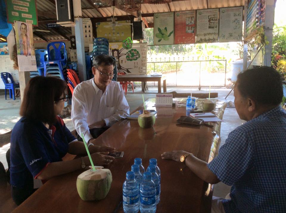 จังหวัดราชบุรี ^__^ วันที่ 12 กุมภาพันธ์ 2559 เวลา 13.30น. นายไพบูลย์ บูรณสันติ พัฒนาการจังหวัดราชบุรี พร้อมด้วยหัวหน้ากลุ่มงานสารสนเทศฯ พัฒนาการอำเภอบางแพได้ให้การสนับสนุนการขับเคลื่อน ศูนย์เรียนรู้บ้านสะพานดำหมู่ที่ 11 ตำบลวัดแก้ว อำเภอบางแพโดยในการลงพื