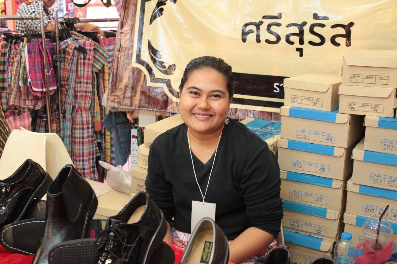 ราชบุรีขับเคลื่อนประชารัฐ วันที่ 7 เมษายน 2559 เวลา 13.30 น. นายสุรพล แสวงศักดิ์ ผู้ว่าราชการจังหวัดราชบุรี เป็นประธานเปิดการประชุมเชิงปฏิบัติการเพื่อขับเคลื่อนการดำเนินงานตามโครงการเพิ่มความเข้มแข็งของเศรษฐกิจฐานรากตามแนวประขารัฐ จังหวัดราชบุรี แก่ประธาน