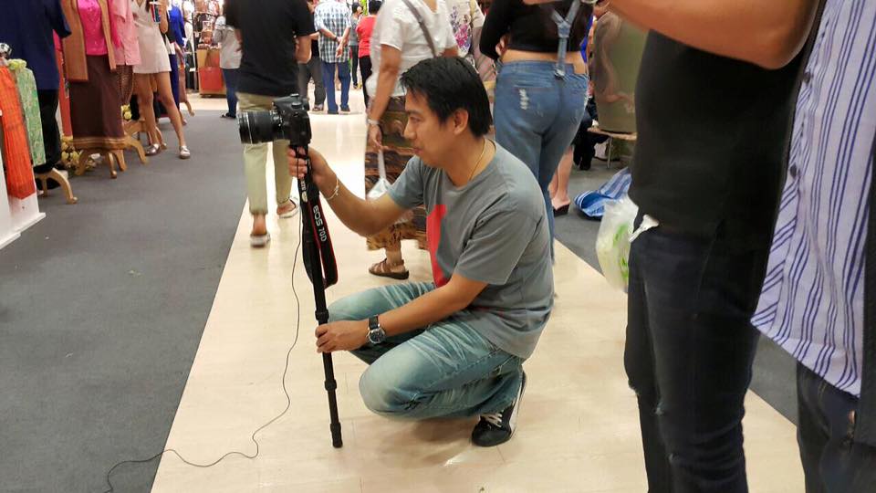 ราชบุรีสืบสานประเพณีสงกรานต์>> วันที่ 12 เมษายน 2559 นางสายพิน  โพธินวล หัวหน้ากลุ่มงานส่งเสริมฯ รักษาราชการแทนพัฒนาการจังหวัดราชบุรี พร้อมด้วยพัฒนาการอำเภอ ร่วมรดน้ำขอพรคณะผู้เคยดำรงตำแหน่งอธิบดีกรมการพัฒนาชุมชน และคณะผู้บริหารระดับสูงของกรมการพัฒนาชุมชน