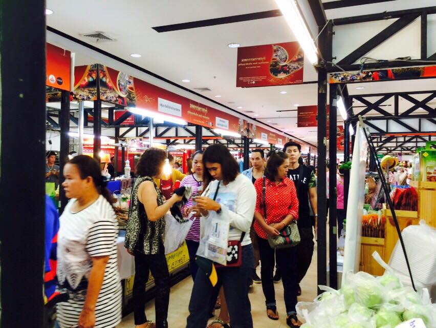 จังหวัดราชบุรี >>> วันที่ 18 เมษายน 2559  นางสาวนิภา  ทองก้อน หัวหน้ากลุ่มงานสารสนเทศการพัฒนาชุมชน นำหัวหน้าฝ่ายและเจ้าหน้าที่จังหวัด รดน้ำขอพร นางสายพิน  โพธินวล หัวหน้ากลุ่มงานส่งเสริมฯ รักษาราชการแทนพัฒนาการจังหวัดราชบุรี เนื่องในโอกาสวันสงกรานต์ ณ ห้อ