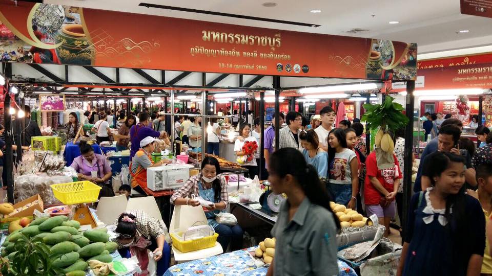 จังหวัดราชบุรี >>> วันที่ 18 เมษายน 2559  นางสาวนิภา  ทองก้อน หัวหน้ากลุ่มงานสารสนเทศการพัฒนาชุมชน นำหัวหน้าฝ่ายและเจ้าหน้าที่จังหวัด รดน้ำขอพร นางสายพิน  โพธินวล หัวหน้ากลุ่มงานส่งเสริมฯ รักษาราชการแทนพัฒนาการจังหวัดราชบุรี เนื่องในโอกาสวันสงกรานต์ ณ ห้อ