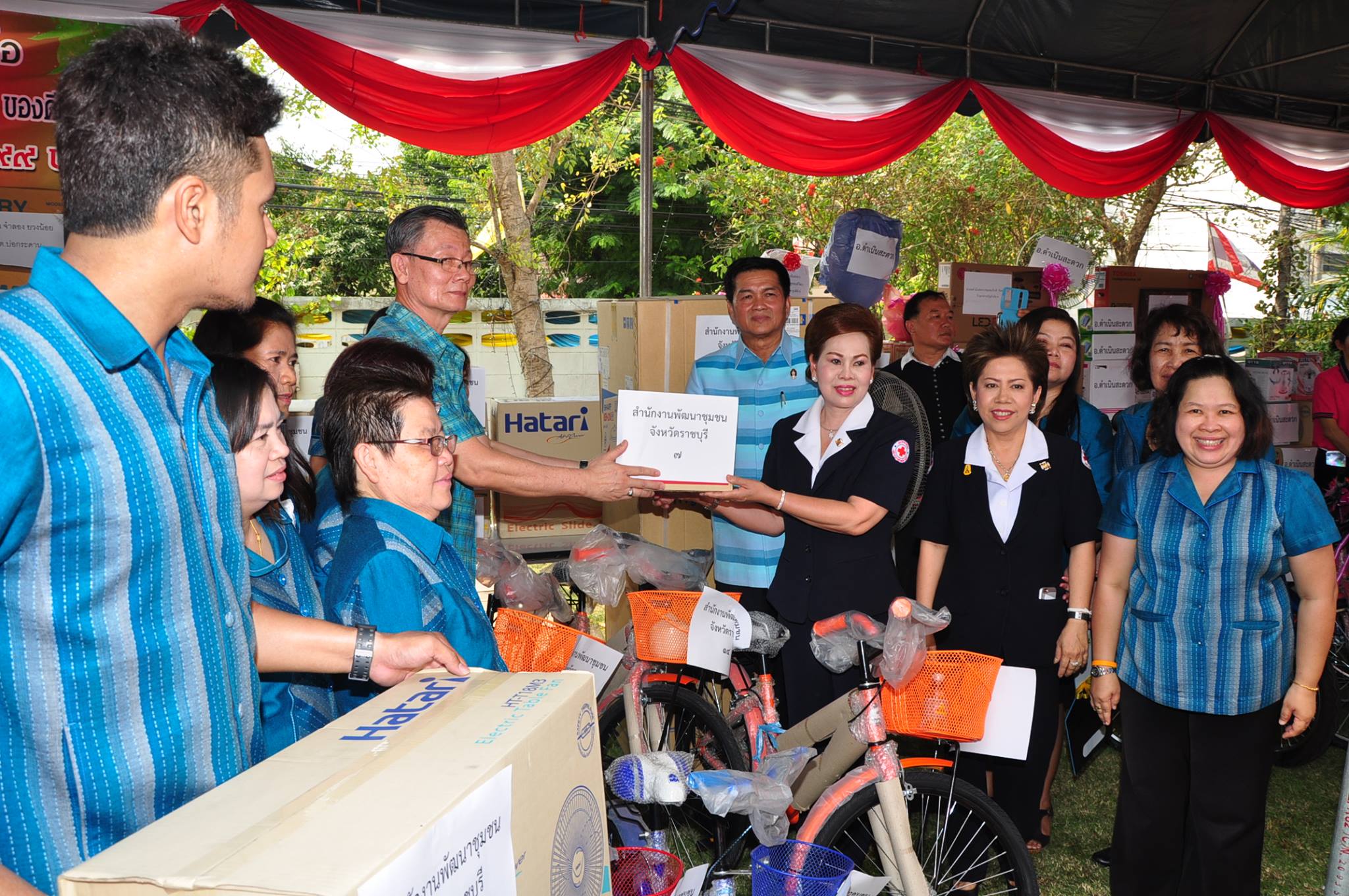 จังหวัดราชบุรี>>>19 เมษายน 2559 เวลา 13.30 น. นางสายพิน โพธินวล หัวหน้ากลุ่มงานส่งเสริมการพัฒนาชุมชน รักษาราชการแทนพัฒนาการจังหวัดราชบุรีมอบหมายให้นายสุทธิรักษ์ หงสะมัต หัวหน้าทำงานยุทธศาสตร์การพัฒนาชุมชน เป็นประธานในการประชุมคณะกรรมการเครือข่ายกองทุนแม่ข