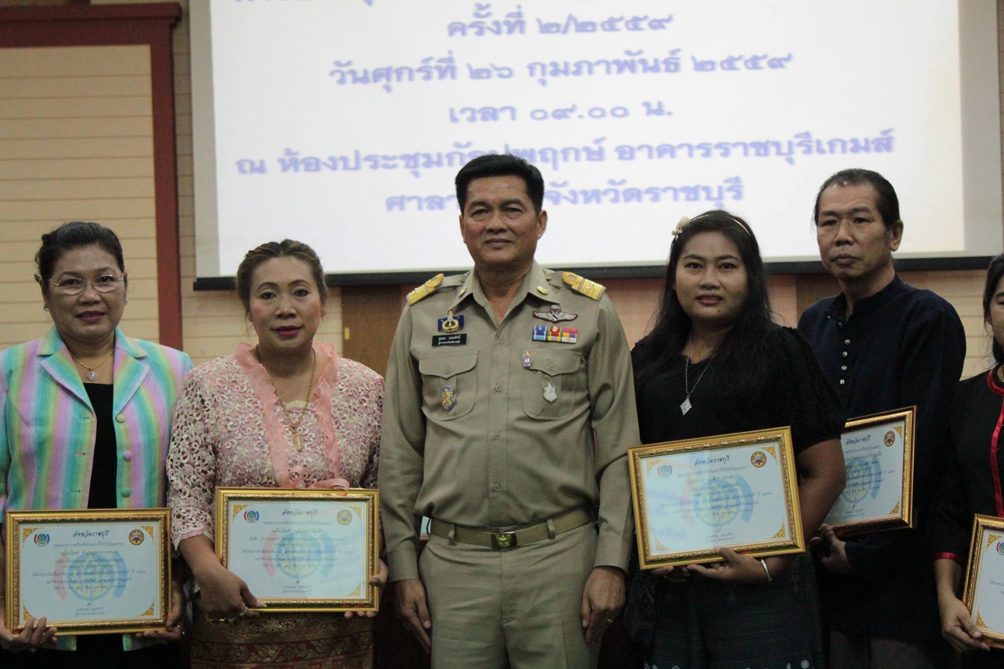 จังหวัดราชบุรี >> วันที่ 8 มีนาคม 2558 เวลา 19.30 น. นายสุรพล แสวงศักดิ์ ผู้ว่าราชการจังหวัดราชบุรี เป็นประธานเปิดงาน “วันสตรีสากลจังหวัดราชบุรี ปี 2559” ณ ลานหน้าองค์การบริหารส่วนจังหวัดราชบุรี มีการประกวดสายน้อยมหัศจรรย์ จากทุกอำเภอ และการแสดงชุดพิเศษนำ