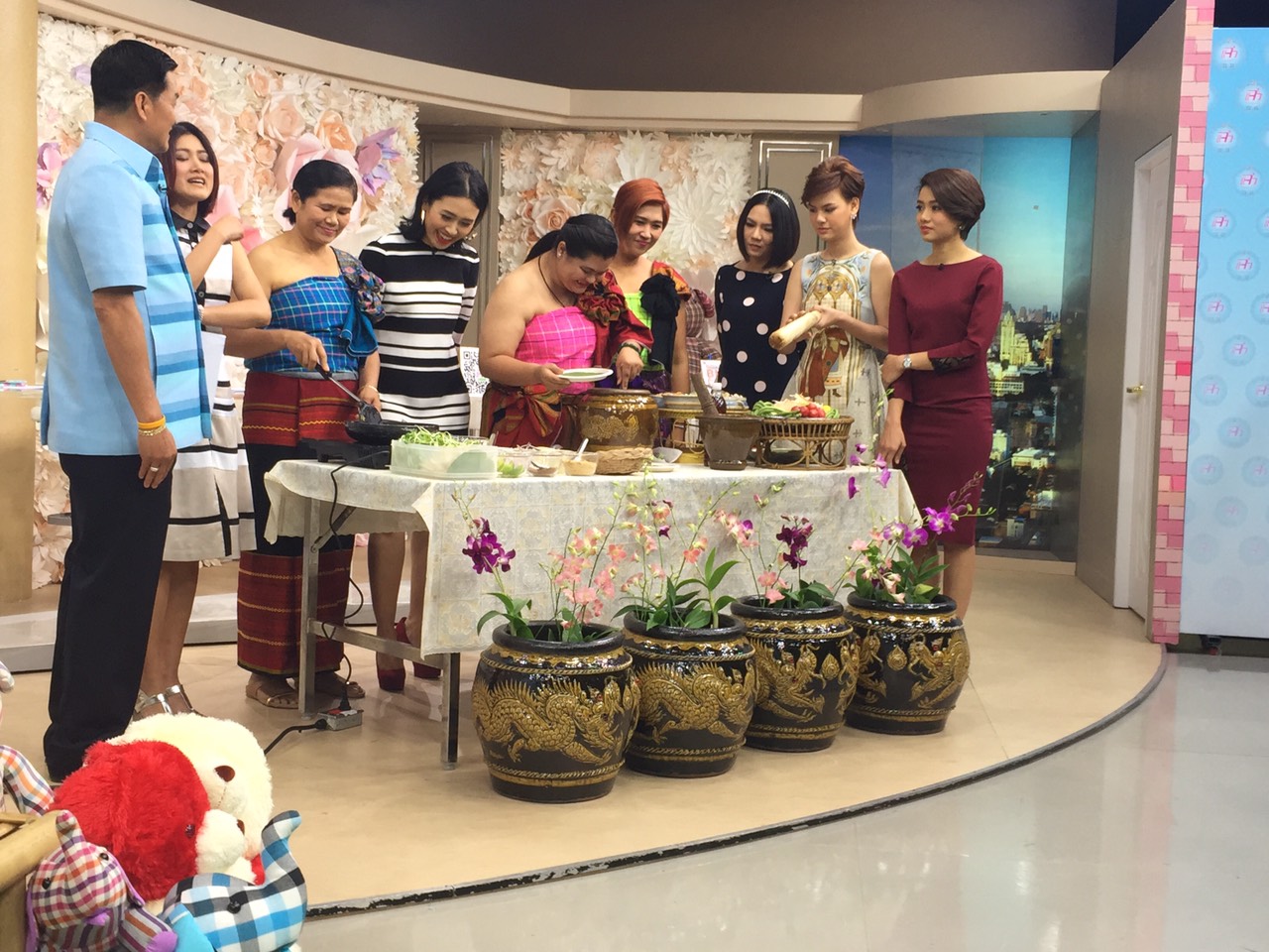 นางสายพิน โพธินวล หัวหน้ากลุ่มงานส่งเสริมการพัฒนาชุมชน รักษาราชการแทน พัฒนาการจังหวัดราชบุรี ร่วมงานแถลงข่าว
“เสน่ห์ภูมิปัญญาไทย ก้าวไกลสู่ AEC. ครั้งที่ 2”
ระหว่างวันที่ 23-29 มีนาคม2559
ณ.องค์พระปฐมเจดีย์ อ.เมืองนครปฐม ซึ่งนายกำธร ตุ้งสวัสดิ์ รอง ผวจ