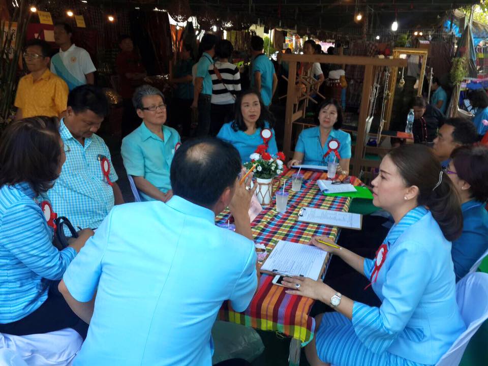 จังหวัดราชบุรี>>>19 เมษายน 2559 เวลา 13.30 น. นางสายพิน โพธินวล หัวหน้ากลุ่มงานส่งเสริมการพัฒนาชุมชน รักษาราชการแทนพัฒนาการจังหวัดราชบุรีมอบหมายให้นายสุทธิรักษ์ หงสะมัต หัวหน้าทำงานยุทธศาสตร์การพัฒนาชุมชน เป็นประธานในการประชุมคณะกรรมการเครือข่ายกองทุนแม่ข