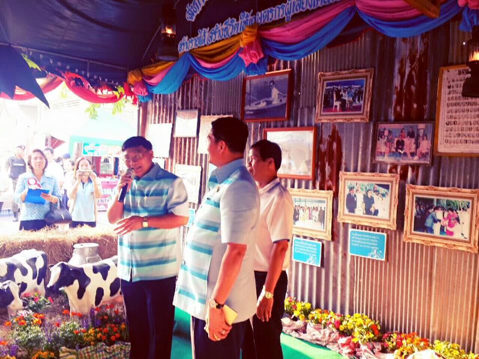 จังหวัดราชบุรี>>>19 เมษายน 2559 เวลา 13.30 น. นางสายพิน โพธินวล หัวหน้ากลุ่มงานส่งเสริมการพัฒนาชุมชน รักษาราชการแทนพัฒนาการจังหวัดราชบุรีมอบหมายให้นายสุทธิรักษ์ หงสะมัต หัวหน้าทำงานยุทธศาสตร์การพัฒนาชุมชน เป็นประธานในการประชุมคณะกรรมการเครือข่ายกองทุนแม่ข