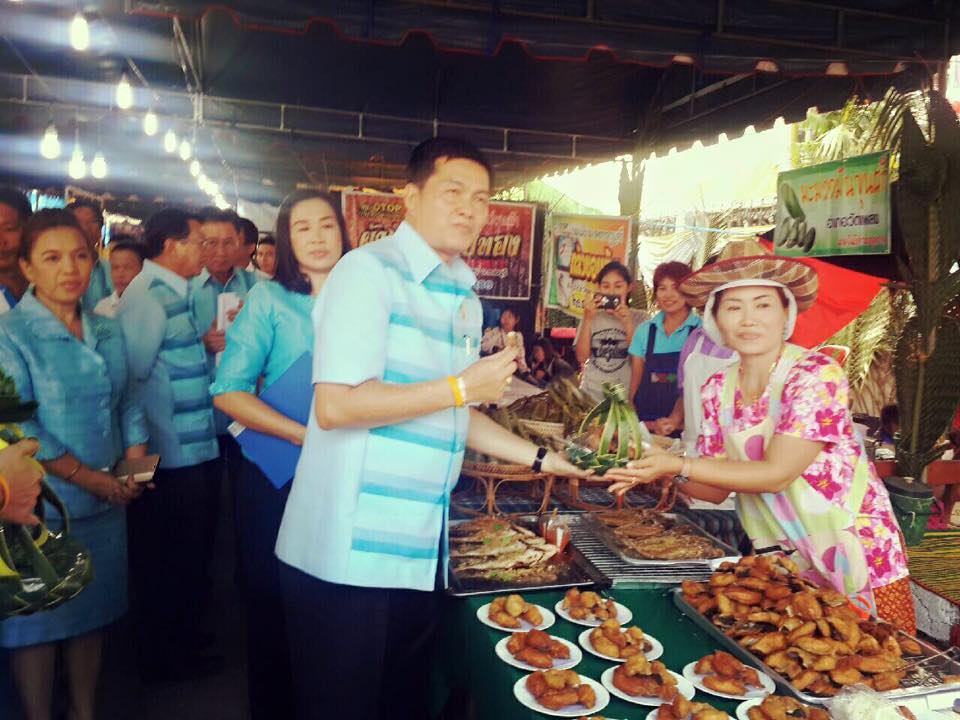 จังหวัดราชบุรี>>>19 เมษายน 2559 เวลา 13.30 น. นางสายพิน โพธินวล หัวหน้ากลุ่มงานส่งเสริมการพัฒนาชุมชน รักษาราชการแทนพัฒนาการจังหวัดราชบุรีมอบหมายให้นายสุทธิรักษ์ หงสะมัต หัวหน้าทำงานยุทธศาสตร์การพัฒนาชุมชน เป็นประธานในการประชุมคณะกรรมการเครือข่ายกองทุนแม่ข