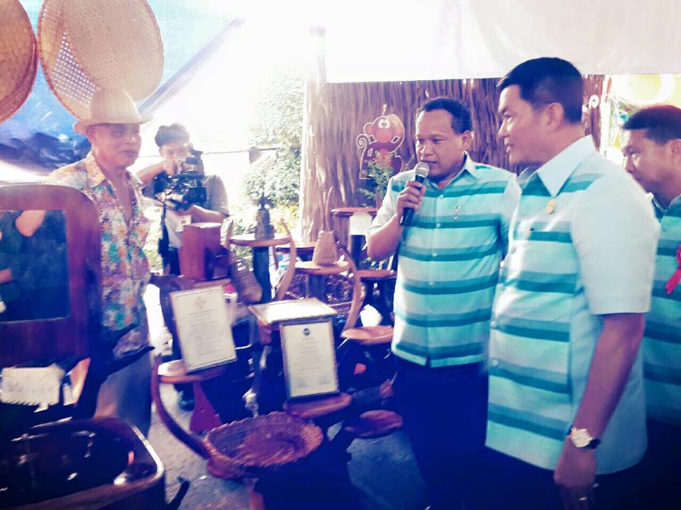 ราชบุรี>>> วันที่ 20 เมษายน  2559 นางสาวนิภา  ทองก้อน หัวหน้ากลุ่มงานสารสนเทศการพัฒนาชุมชน พร้อมด้วยเจ้าหน้าที่กลุ่มงานสารสนเทศฯ ลงพื้นที่อำเภอบ้านโป่ง และอำเภอบางแพ เพื่อสนับสนุนและพัฒนาศักยภาพการดำเนินงานโครงการ IQL ให้แก่พัฒนาการอำเภอและพัฒนากร ณ สพอ.บ