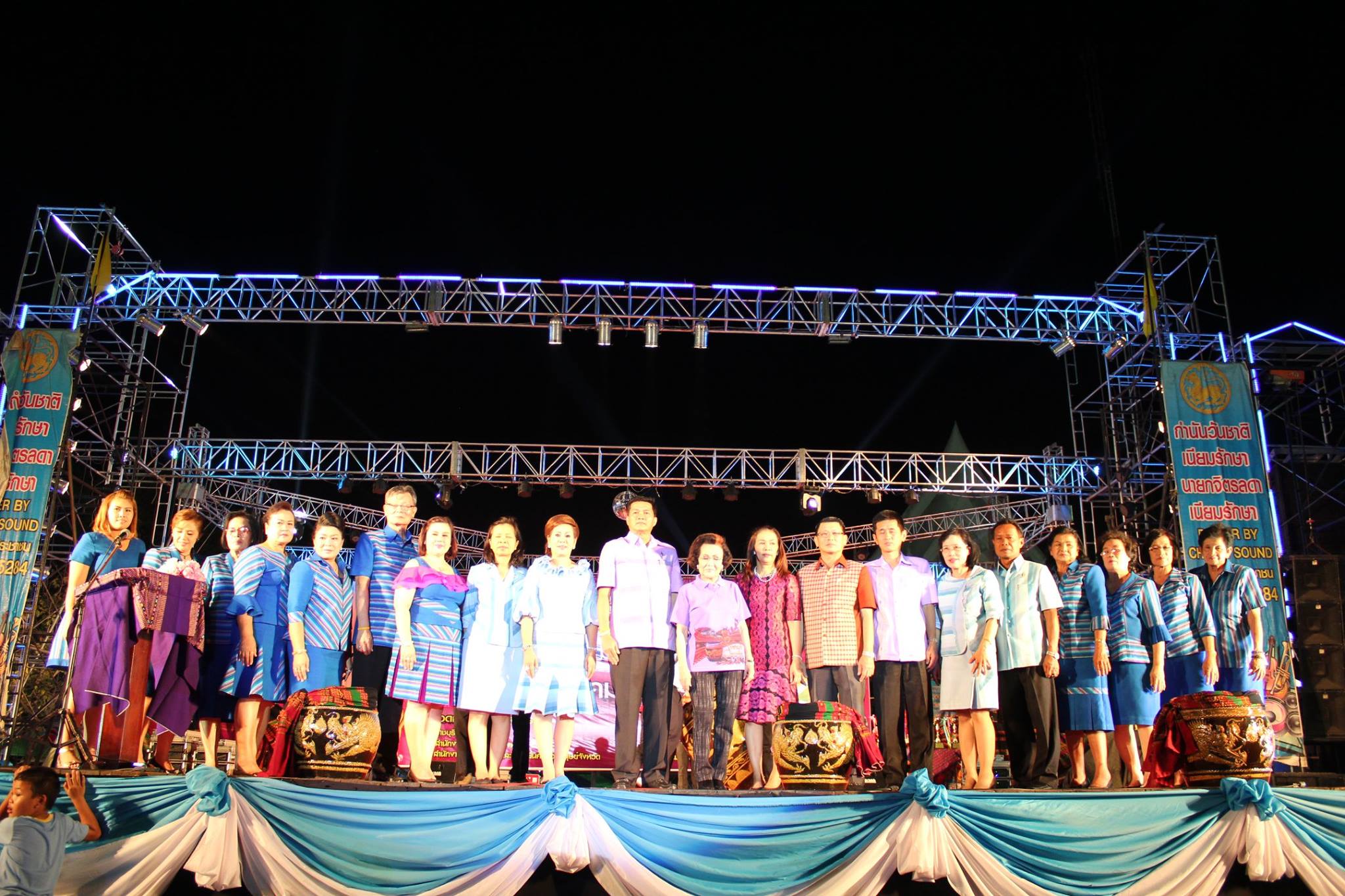 จังหวัดราชบุรี >> วันที่ 21 เม.ย. 59 เวลา 09.00 น. นางสาวนิภา ทองก้อน หัวหน้ากลุ่มงานสารสนเทศการพัฒนาชุมชน พร้อมด้วยเจ้าหน้าที่กลุ่มงานสารสนเทศฯ ลงพื้นที่อำเภอเมืองราชบุรี เพื่อสนับสนุนและพัฒนาศักยภาพการดำเนินงานโครงการ IQL ให้แก่พัฒนาการอำเภอและพัฒนากร