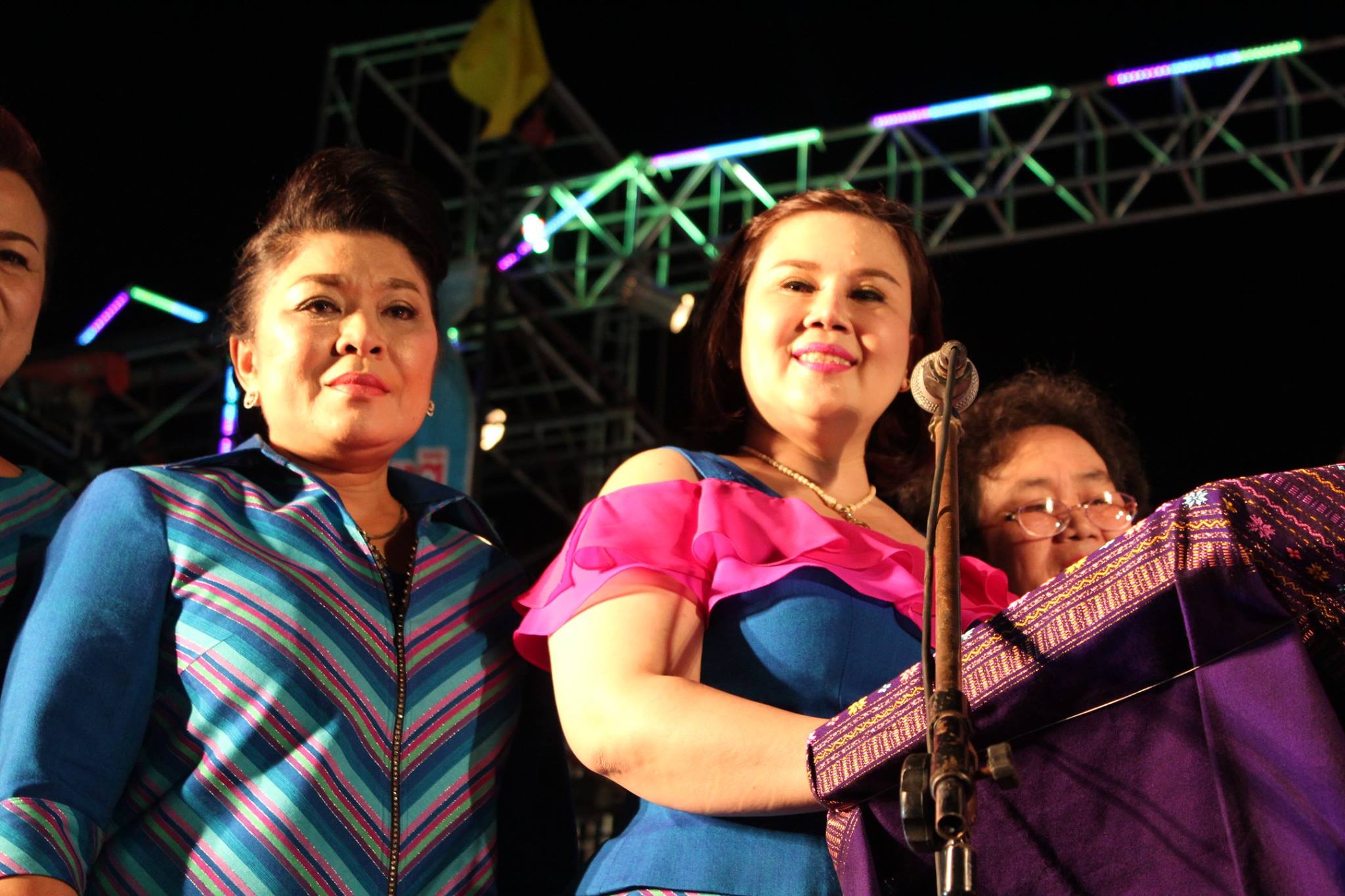 จังหวัดราชบุรี >> วันที่ 21 เม.ย. 59 เวลา 09.00 น. นางสาวนิภา ทองก้อน หัวหน้ากลุ่มงานสารสนเทศการพัฒนาชุมชน พร้อมด้วยเจ้าหน้าที่กลุ่มงานสารสนเทศฯ ลงพื้นที่อำเภอเมืองราชบุรี เพื่อสนับสนุนและพัฒนาศักยภาพการดำเนินงานโครงการ IQL ให้แก่พัฒนาการอำเภอและพัฒนากร