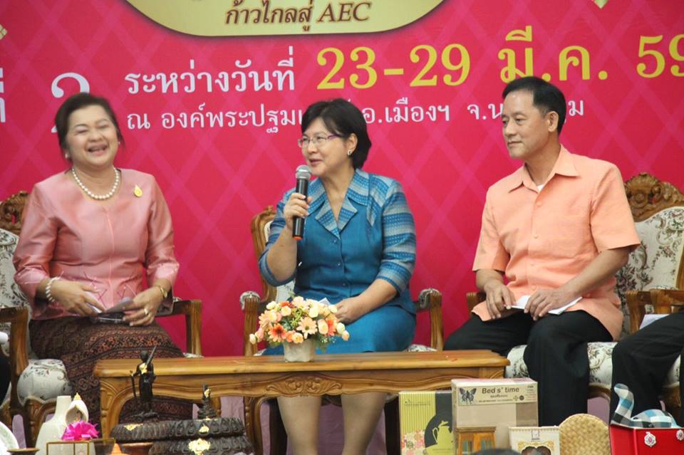 จังหวัดราชบุรี>>;วันที่ 22 เมษายน 2559 เวลา 09.00 น. ทีมงานกลุ่มงานสารสนเทศกาiรพัฒนาชุมชน และทีมงานพัฒนชุมชน อ.เมืองราชบุรี ลงพื้นที่จัดเก็บค่าพิกัด gis และถ่ายภาพ ข้อมูลสถานที่สำคัญในชุมชน เพื่อทำฐานข้อมูล แผนที่ใน google map ในพื้นที่ ต.เกาะพลับพลา ต.เข