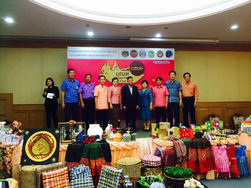 จังหวัดราชบุรี>>;วันที่ 22 เมษายน 2559 เวลา 09.00 น. ทีมงานกลุ่มงานสารสนเทศกาiรพัฒนาชุมชน และทีมงานพัฒนชุมชน อ.เมืองราชบุรี ลงพื้นที่จัดเก็บค่าพิกัด gis และถ่ายภาพ ข้อมูลสถานที่สำคัญในชุมชน เพื่อทำฐานข้อมูล แผนที่ใน google map ในพื้นที่ ต.เกาะพลับพลา ต.เข