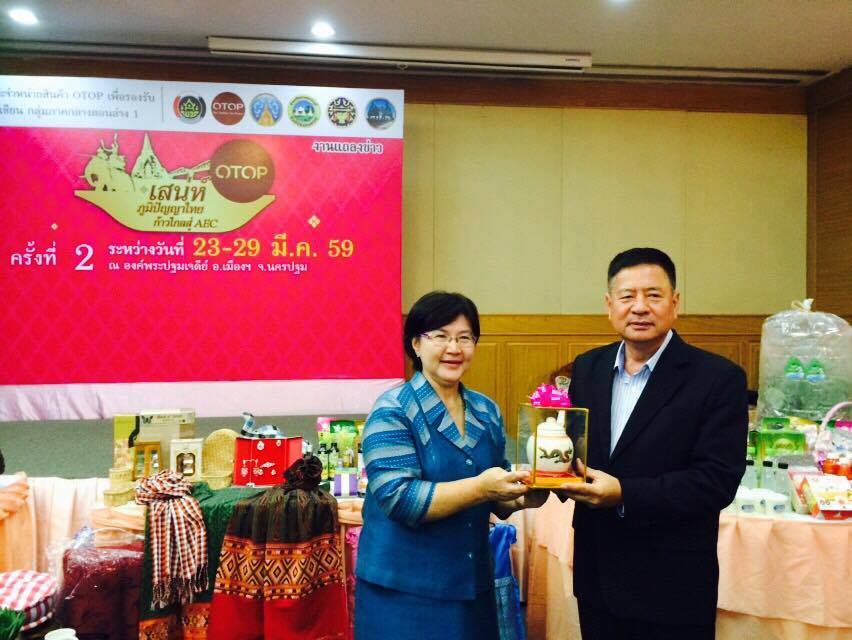 จังหวัดราชบุรี>>;วันที่ 22 เมษายน 2559 เวลา 09.00 น. ทีมงานกลุ่มงานสารสนเทศกาiรพัฒนาชุมชน และทีมงานพัฒนชุมชน อ.เมืองราชบุรี ลงพื้นที่จัดเก็บค่าพิกัด gis และถ่ายภาพ ข้อมูลสถานที่สำคัญในชุมชน เพื่อทำฐานข้อมูล แผนที่ใน google map ในพื้นที่ ต.เกาะพลับพลา ต.เข