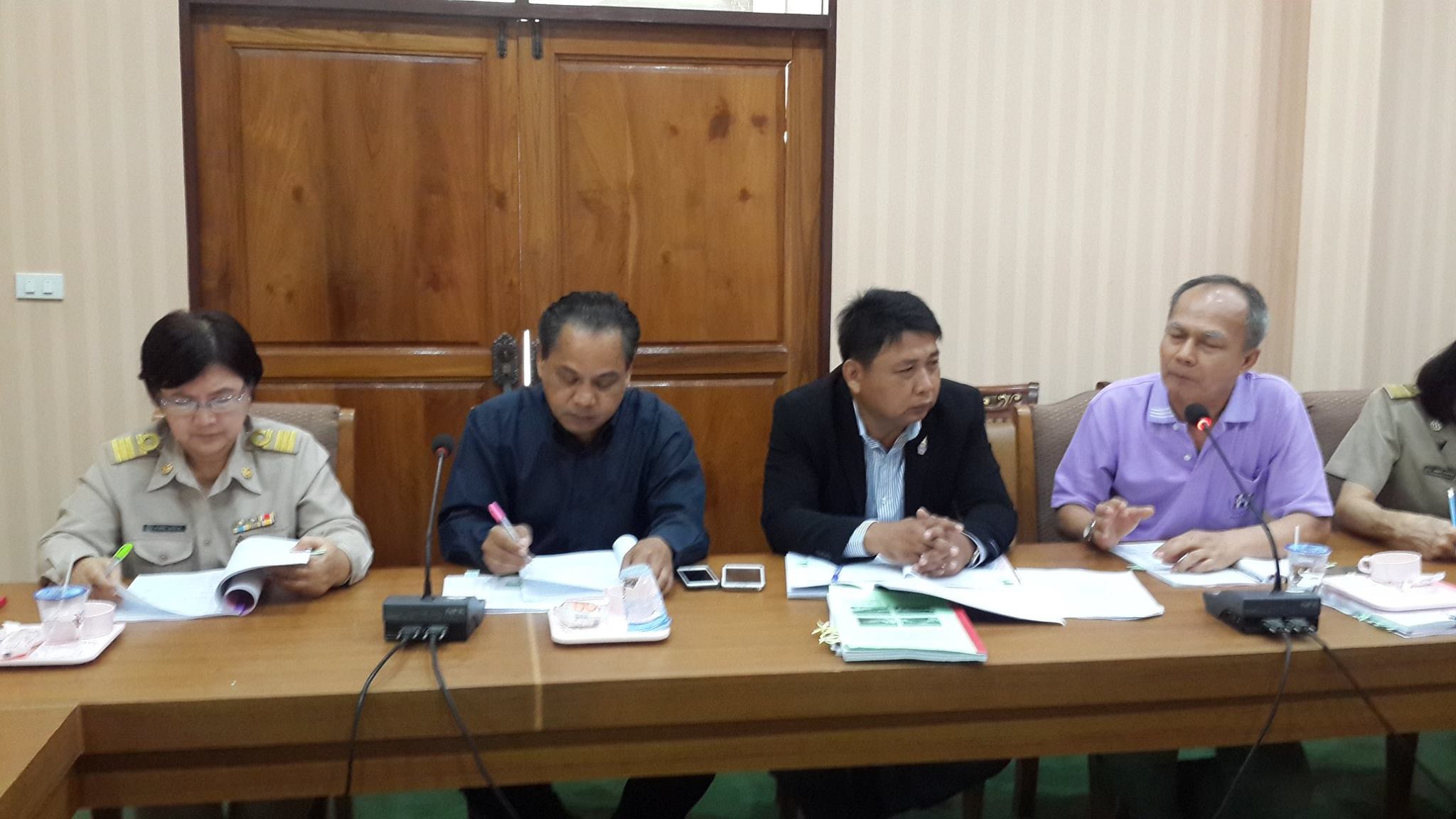 จังหวัดราชบุรี>>>วันที่  25 เมษายน  2559 เวลา 14.00 น. ผู้ตรวจไพเราะ  รอยตระกูล ผู้ตรวจราชการกรมการพัฒนาชุมชน (เขตตรวจราชการที่ 4,11) ลงพื้นที่เพื่อติดตามผลการดำเนินงานการขับเคลื่อนกิจกรรมสถาบันการจัดการเงินทุนชุมชน ในพื้นที่บ้านสะพานดำ หมู่ที่ 11 ตำบลวัด