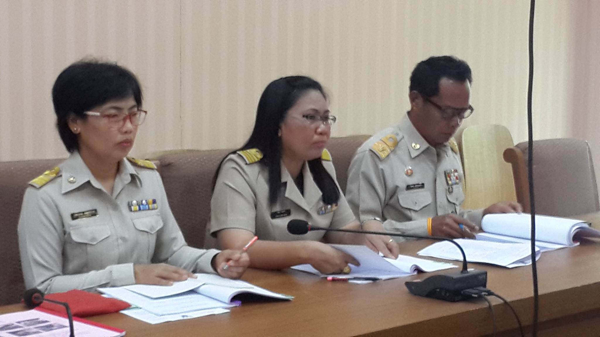 จังหวัดราชบุรี>>>วันที่  25 เมษายน  2559 เวลา 14.00 น. ผู้ตรวจไพเราะ  รอยตระกูล ผู้ตรวจราชการกรมการพัฒนาชุมชน (เขตตรวจราชการที่ 4,11) ลงพื้นที่เพื่อติดตามผลการดำเนินงานการขับเคลื่อนกิจกรรมสถาบันการจัดการเงินทุนชุมชน ในพื้นที่บ้านสะพานดำ หมู่ที่ 11 ตำบลวัด