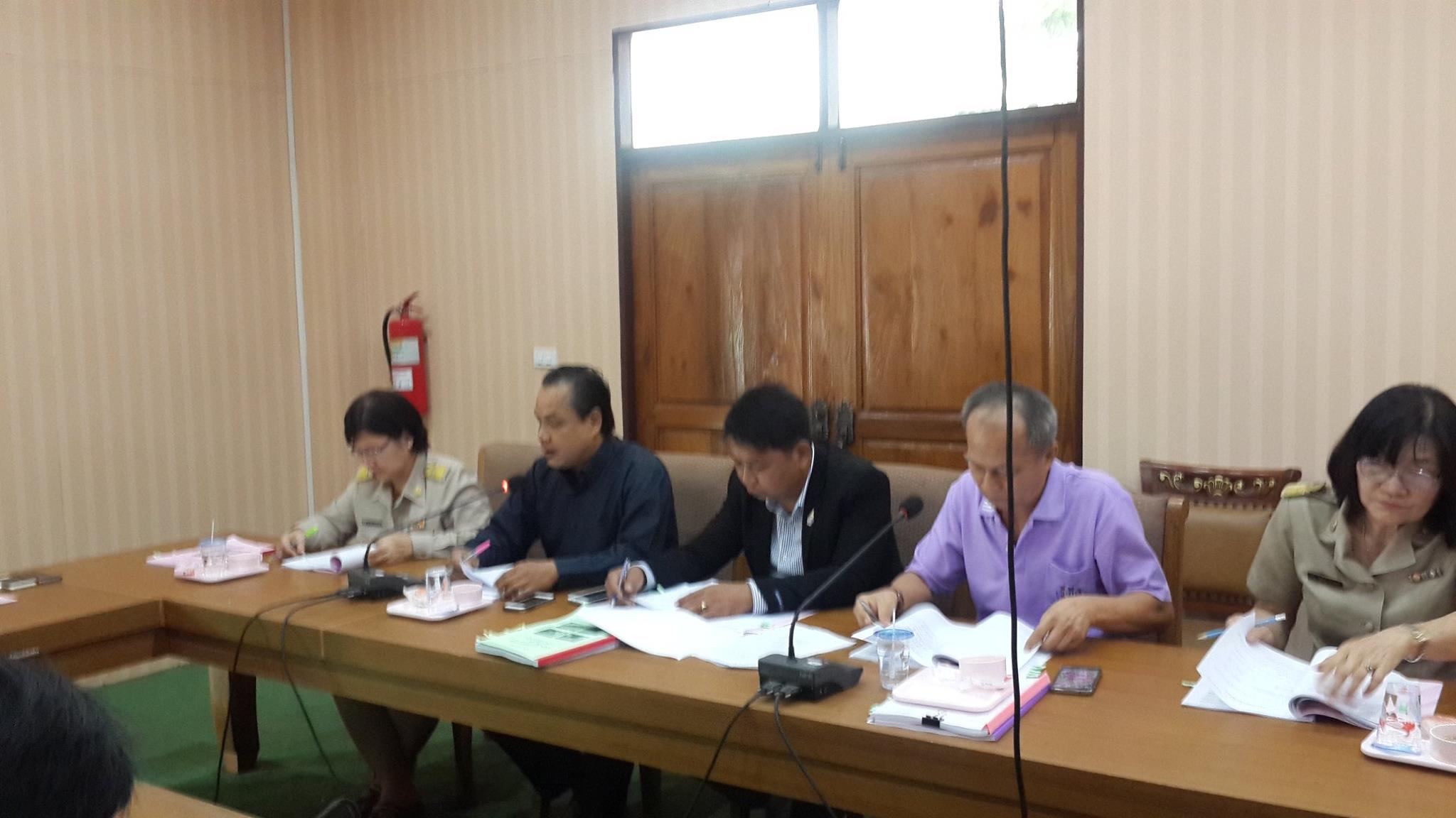 จังหวัดราชบุรี>>>วันที่  25 เมษายน  2559 เวลา 14.00 น. ผู้ตรวจไพเราะ  รอยตระกูล ผู้ตรวจราชการกรมการพัฒนาชุมชน (เขตตรวจราชการที่ 4,11) ลงพื้นที่เพื่อติดตามผลการดำเนินงานการขับเคลื่อนกิจกรรมสถาบันการจัดการเงินทุนชุมชน ในพื้นที่บ้านสะพานดำ หมู่ที่ 11 ตำบลวัด