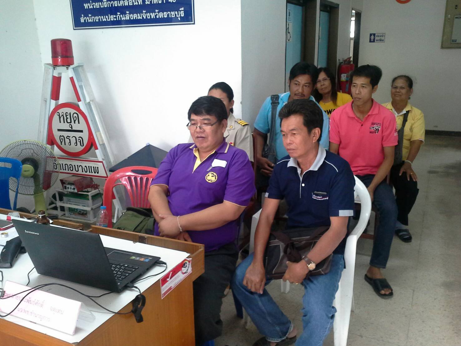 จังหวัดราชบุรี >> วันที่ 25 เมษายน 2559 ผู้ตรวจไพเราะ  รอยตระกูล ผู้ตรวจราชการกรมการพัฒนาชุมชน (เขตตรวจราชการที่ 4,11) ลงพื้นที่จังหวัดราชบุรี เพื่อติดตามผลการดำเนินงานของสำนักงานพัฒนาชุมชนจังหวัดราชบุรี พร้อมสร้างความเข้าใจในการขับเคลื่อนงานตามยุทธศาสตร์