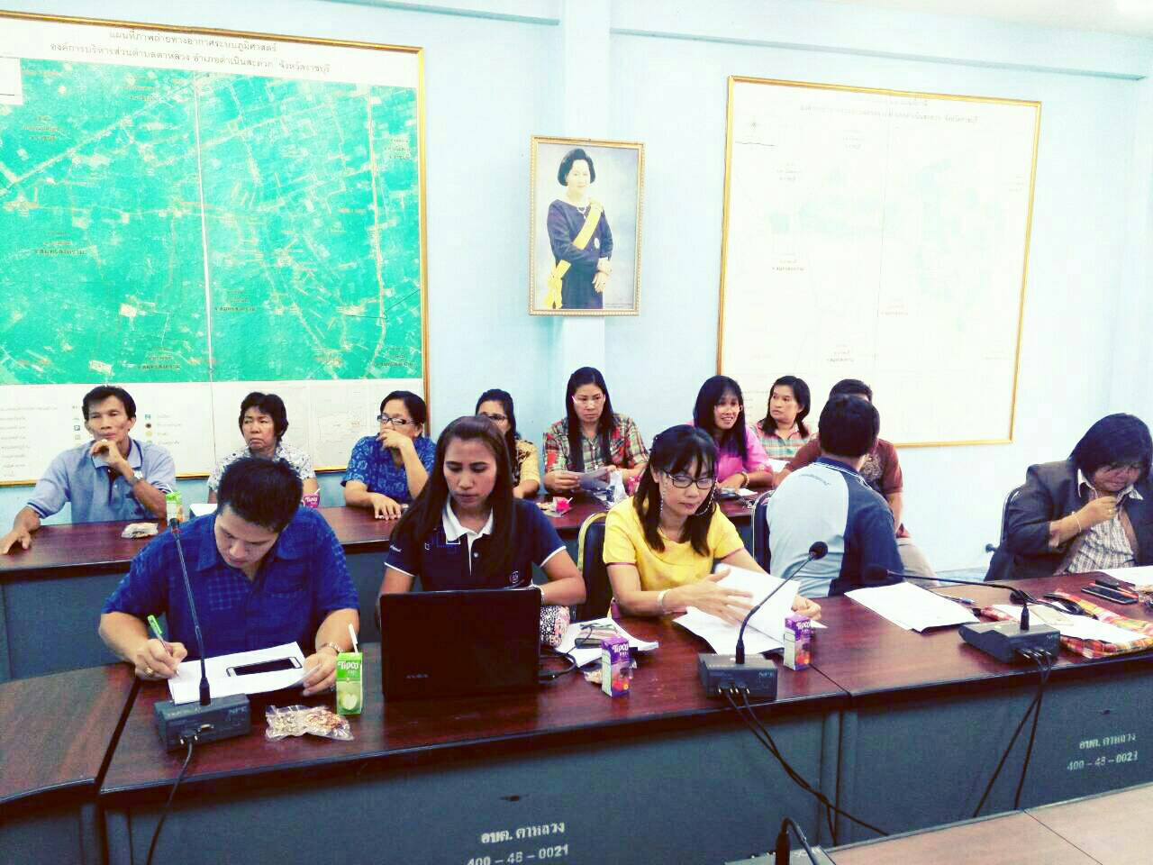 จังหวัดราชบุรี>>วันที้ 26 เมษายน 2559 เวลา 17.00 น. นางสายพิน โพธินวล หัวหน้ากลุ่มงานส่งเสริมการพัฒนาชุมชน รักษาราชการแทนพัฒนาการจังหวัดราชบุรี ร่วมพิธีงานมหกรรมสืบสานภูมิปัญญาด้านวัฒนธรรมหมู่บ้านเศรษฐกิจพอเพียง โดยนายพิภพ บุญธรรม รองผู้ว่าราชการจังหวัดสุ