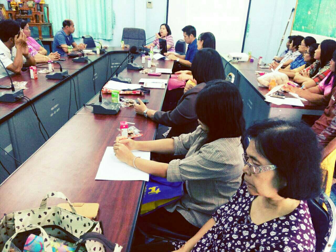 จังหวัดราชบุรี>>วันที้ 26 เมษายน 2559 เวลา 17.00 น. นางสายพิน โพธินวล หัวหน้ากลุ่มงานส่งเสริมการพัฒนาชุมชน รักษาราชการแทนพัฒนาการจังหวัดราชบุรี ร่วมพิธีงานมหกรรมสืบสานภูมิปัญญาด้านวัฒนธรรมหมู่บ้านเศรษฐกิจพอเพียง โดยนายพิภพ บุญธรรม รองผู้ว่าราชการจังหวัดสุ