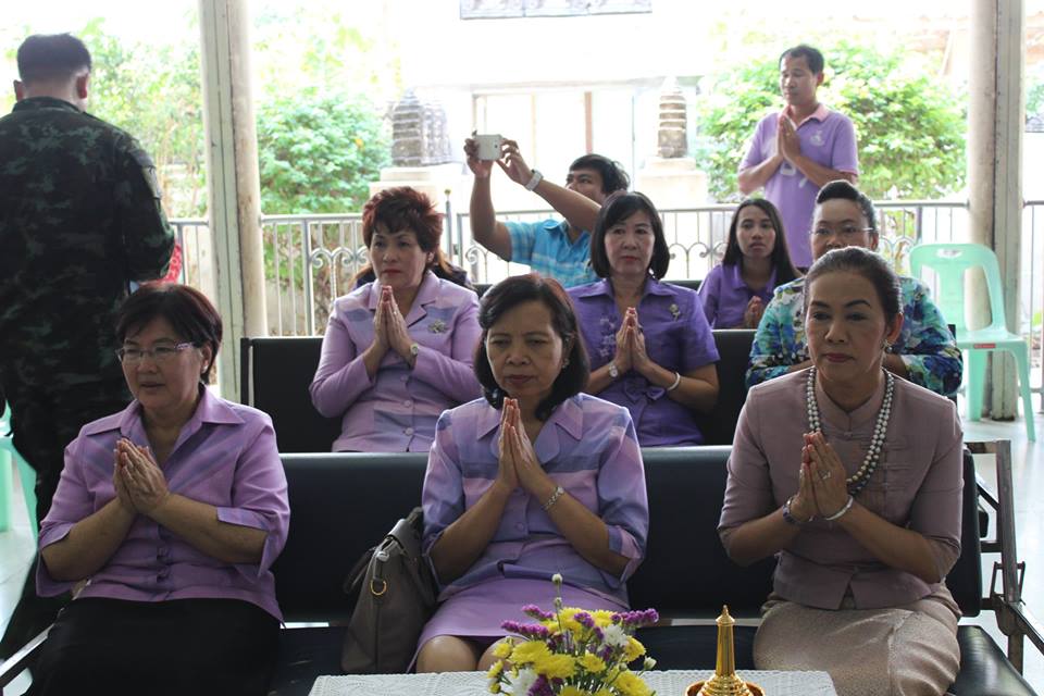 จังหวัดราชบุรี>>วันที้ 26 เมษายน 2559 เวลา 17.00 น. นางสายพิน โพธินวล หัวหน้ากลุ่มงานส่งเสริมการพัฒนาชุมชน รักษาราชการแทนพัฒนาการจังหวัดราชบุรี ร่วมพิธีงานมหกรรมสืบสานภูมิปัญญาด้านวัฒนธรรมหมู่บ้านเศรษฐกิจพอเพียง โดยนายพิภพ บุญธรรม รองผู้ว่าราชการจังหวัดสุ