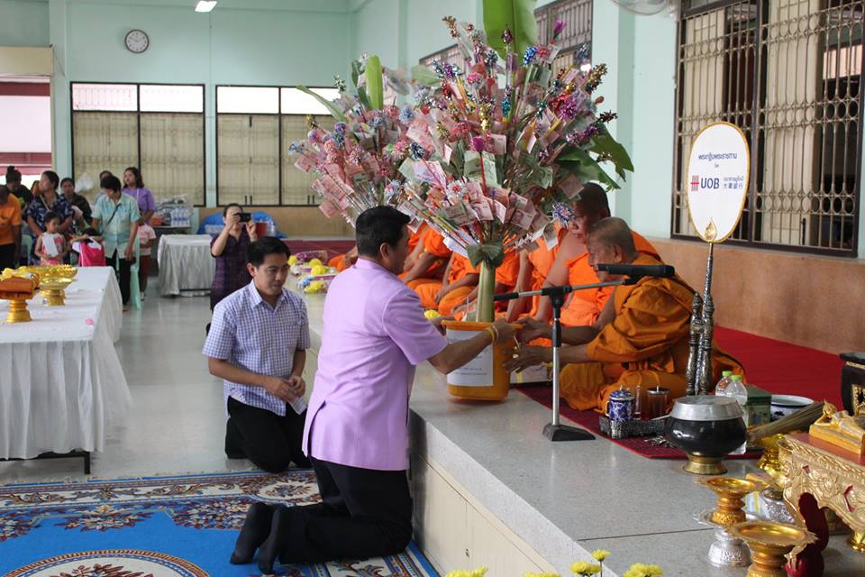 จังหวัดราชบุรี>>วันที้ 26 เมษายน 2559 เวลา 17.00 น. นางสายพิน โพธินวล หัวหน้ากลุ่มงานส่งเสริมการพัฒนาชุมชน รักษาราชการแทนพัฒนาการจังหวัดราชบุรี ร่วมพิธีงานมหกรรมสืบสานภูมิปัญญาด้านวัฒนธรรมหมู่บ้านเศรษฐกิจพอเพียง โดยนายพิภพ บุญธรรม รองผู้ว่าราชการจังหวัดสุ