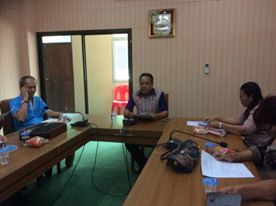 19 พ.ค. 59 นายพัลลภ ตันจริยภรณ์ หัวหน้ากลุ่มงานวิเทศสัมพันธ์ และ นางจันทิมา โจนส์ นักวิเทศสัมพันธ์ชำนาญการ จากกลุ่มงานวิเทศสัมพันธ์ กองแผนงาน กรมการพัฒนาชุมชน ลงพื้นที่อำเภอวัดเพลง เพื่อเตรียมความพร้อมสถานที่ศึกษาดูงานให้แก่คณะผู้บริหารระดับสูงที่เข้าหลัก