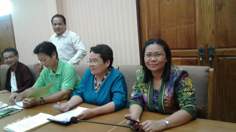 จังหวัดราชบุรี>>> วันที่ 26 พฤศจิกายน 2559 เวลา 09.30 น นางสาวนิภา ทองก้อน หัวหน้ากลุ่มงานสารสนเทศฯ รักษาราชการในตำแหน่ง หัวหน้ากลุ่มงานส่งเสริมฯ เปิดโครงการพัฒนาหมู่บ้านท่องเที่ยว OTOP เชิงอนุรักษ์ บ้านผาปก หมู่ที่ 3 ตำบลสวนผึ้ง อำเภอสวนผึ้ง จังหวัดราชบุ