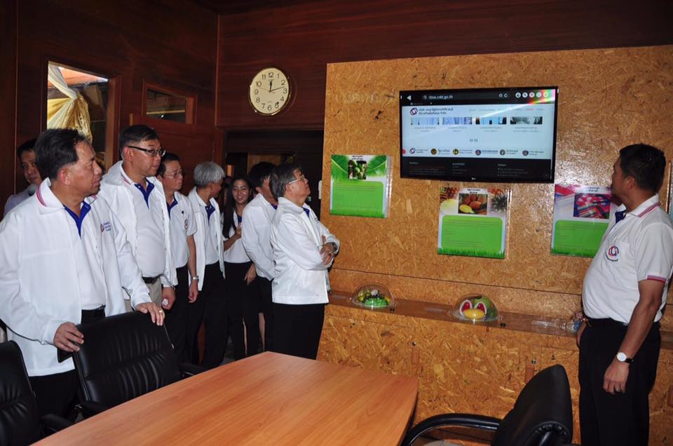 วันที่ 10 ธันวาคม 2559 เวลา 09.00 น.นางสาวนิภา ทองก้อนหัวหน้ากลุ่มงานสารสนเทศการพัฒนาชุมชน พร้อมด้วยนายสมปอง จงรักษ์ นักวิชาการพัฒนาชุมชน อำเภอปากท่อให้การต้อนรับคณะศึกษาดูงาน ตามโครงการรวมพลังเครือข่ายชุมชนเข้มแข็งต่อต้านการทุจริตและประพฤติมิชอบภาครัฐของ