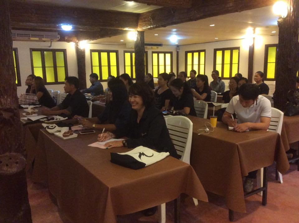 วันที่ 27 ธันวาคม 2559 ณ โรงแรมโกลเด้นท์ ซิตี้ ราชบุรี โดยสำนักงานพัฒนาชุมชนจังหวัดราชบุรี โดยมีหัวหน้านิภา ทองก้อน หัวหน้ากลุ่มงานสารสนเทศฯ และ หัวหน้ากลุ่มงานส่งเสริมการพัฒนาชุมชน ให้เกียรติเป็นวิทยากร ในช่วงแรก โดยมี คณะอนุกรรมการกลั่นกรองและติดตามผลก