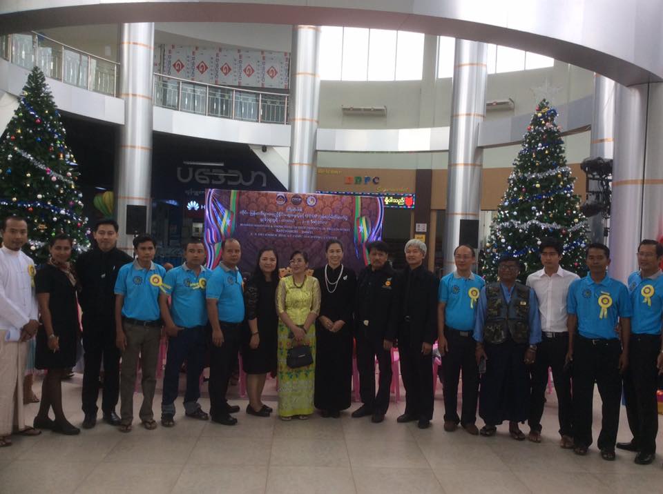 จังหวัดราชบุรี>>วันที่ 28 ธันวาคม 2559 นางพัชราภรณ์ แสวงศักดิ์ นายกเหล่ากาชาดจังหวัดราชบุรี เป็นประธานเปิดโครงการประชุมเชิงปฏิบัติการคณะกรรมการขับเคลื่อนกองทุนพัฒนาบทบาทสตรีจังหวัดราชบุรี โดยมีเข้าร่วมประชุมประกอบไปด้วยคณะกรรมการขับเคลื่อนกองทุนพัฒนาบทบาท