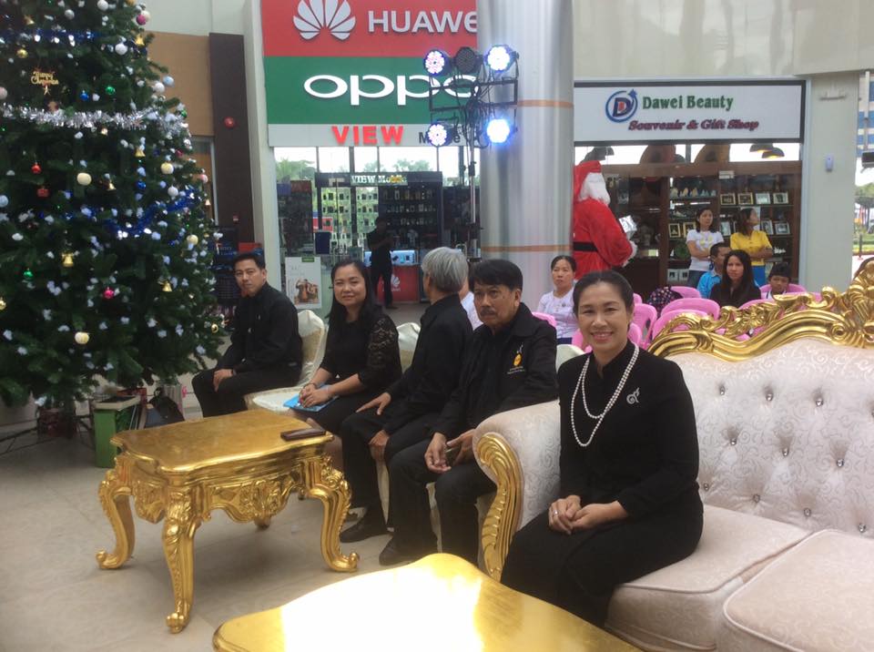 จังหวัดราชบุรี>>>วันที่ 29 ธันวาคม 2559 เวลา 08.00 น. นายสุทธิรักษ์ หงสะมัต หัวหน้ากลุ่มงานยุทธศาสตร์การพัฒนาชุมชนรักษาราชการแทนพัฒนาการจังหวัดราชบุรีมอบหมายให้ นางสาวนิภา ทองก้อน หัวหน้ากลุ่มงานสารสนเทศการพัฒนาชุมชน และนายศิลา ปุจฉาการ นักวิชาการพัฒนาชุม