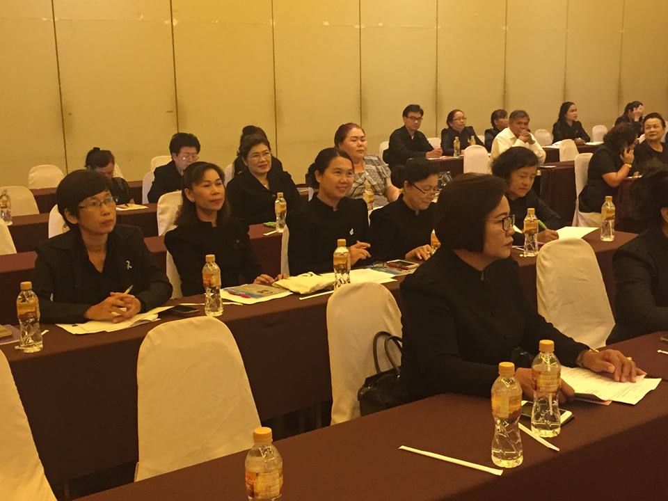 สำนักงานพัฒนาชุมชนจังหวัดราชบุรี ร่วมกับเครือข่าย OTOP จังหวัดราชบุรี รับบริจาควัตถุดิบในการจัดครัวเคลื่อนที่ประกอบข้าวกล่องจำนวน 5000 กล่อง เลี้ยงผู้ประสบภัยน้ำท่วม ณ อำเภอบางสะพาน จังหวัดประจวบคีรีขันธ์ วันที่ 13 มกราคม 2560