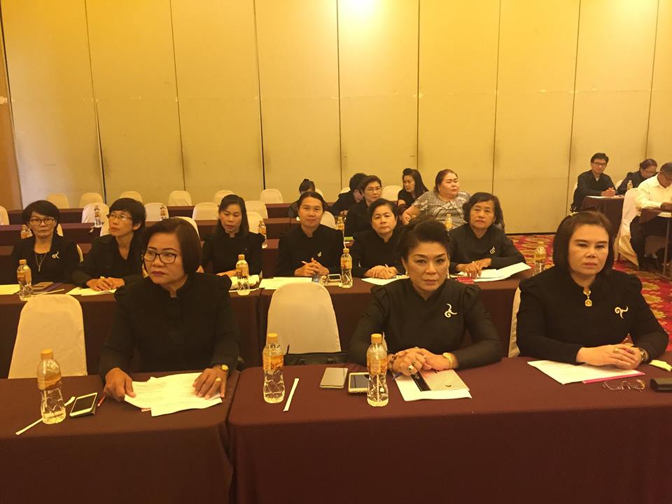 สำนักงานพัฒนาชุมชนจังหวัดราชบุรี ร่วมกับเครือข่าย OTOP จังหวัดราชบุรี รับบริจาควัตถุดิบในการจัดครัวเคลื่อนที่ประกอบข้าวกล่องจำนวน 5000 กล่อง เลี้ยงผู้ประสบภัยน้ำท่วม ณ อำเภอบางสะพาน จังหวัดประจวบคีรีขันธ์ วันที่ 13 มกราคม 2560