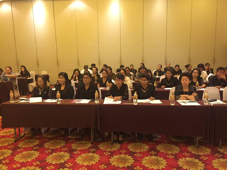 สำนักงานพัฒนาชุมชนจังหวัดราชบุรี ร่วมกับเครือข่าย OTOP จังหวัดราชบุรี รับบริจาควัตถุดิบในการจัดครัวเคลื่อนที่ประกอบข้าวกล่องจำนวน 5000 กล่อง เลี้ยงผู้ประสบภัยน้ำท่วม ณ อำเภอบางสะพาน จังหวัดประจวบคีรีขันธ์ วันที่ 13 มกราคม 2560