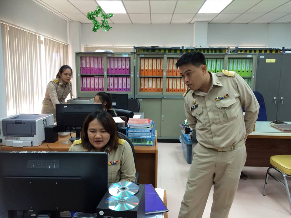 จังหวัดราชบุรี >> วันที่ 4 มีนาคม 2559 เวลา 17.00 น. นายณรงค์ ไพศาลทักษิน รองผู้ว่าราชการจังหวัดราชบุรี เป็นประธานในการประกวดบูท OTOP ของดีบ้านเรา ในงานท่องเที่ยวราชบุรีของดีเมืองโอ่ง ปี2559‬ ‪ ระหว่างวันที่ 4‬-13 มีนาคม 2559 บริเวณ‎ถนนรอบศาลากลางจังหวัดร