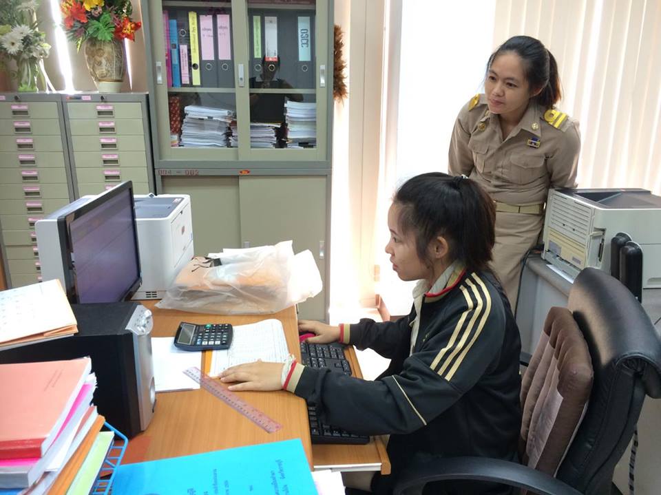 จังหวัดราชบุรี >> วันที่ 4 มีนาคม 2559 เวลา 17.00 น. นายณรงค์ ไพศาลทักษิน รองผู้ว่าราชการจังหวัดราชบุรี เป็นประธานในการประกวดบูท OTOP ของดีบ้านเรา ในงานท่องเที่ยวราชบุรีของดีเมืองโอ่ง ปี2559‬ ‪ ระหว่างวันที่ 4‬-13 มีนาคม 2559 บริเวณ‎ถนนรอบศาลากลางจังหวัดร