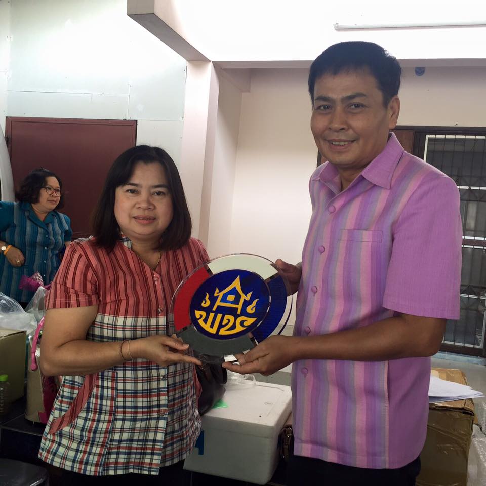 จังหวัดราชบุรี >>> วันที่ 6 มีนาคม 2559 เวลา 18.00 น. นายสุรพล แสวงศักดิ์ ผู้ว่าราชการจังหวัดราชบุรี เป็นประธานในการเปิดการประกวดส้มตำลีลาเมืองโอ่ง ของสตรีอาสาฯ จากทุกอำเภอ สำหรับในการประกวดครั้งนี้ นายณรงค์ ไพศาลทักษิน รองผู้ว่าราชการจังหวัดราชบุรี นางณิ