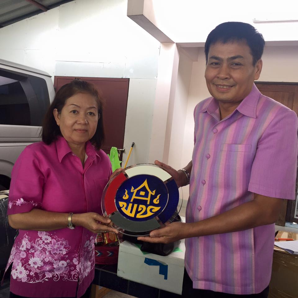 จังหวัดราชบุรี >>> วันที่ 6 มีนาคม 2559 เวลา 18.00 น. นายสุรพล แสวงศักดิ์ ผู้ว่าราชการจังหวัดราชบุรี เป็นประธานในการเปิดการประกวดส้มตำลีลาเมืองโอ่ง ของสตรีอาสาฯ จากทุกอำเภอ สำหรับในการประกวดครั้งนี้ นายณรงค์ ไพศาลทักษิน รองผู้ว่าราชการจังหวัดราชบุรี นางณิ