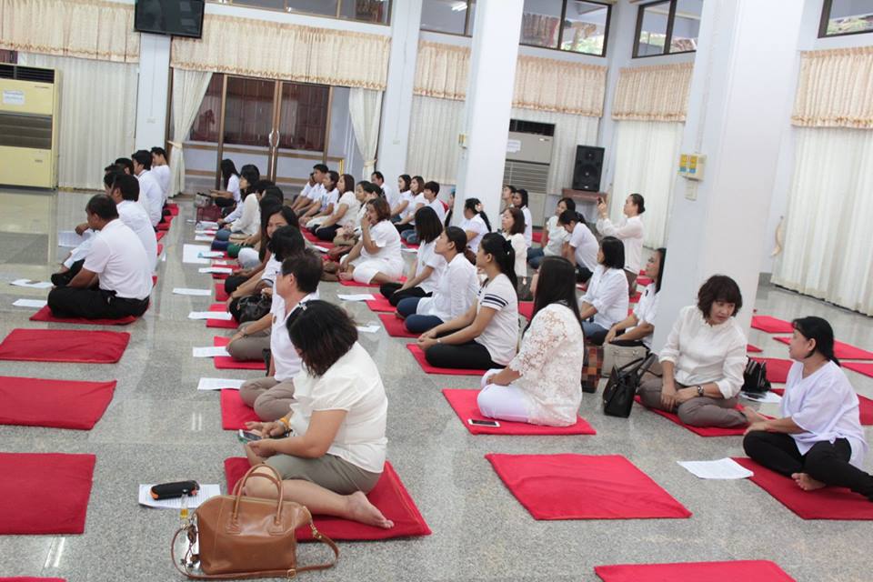 จังหวัดราชบุรี>>> วันที่ 21 มีนาคม 2559  นางสายพิน  โพธินวล  หัวหน้ากลุ่มงานส่งเสริมการพัฒนาชุมชน รักษาราชการแทนพัฒนาการจังหวัดราชบุรี ให้การต้อนรับคณะสำนักงานตรวจเงินแผ่นดินในการปฏิบัติงานภาคสนามการตรวจสอบการดำเนินงานกองทุนหมู่บ้านและชุมชนเมืองแห่งชาติใ